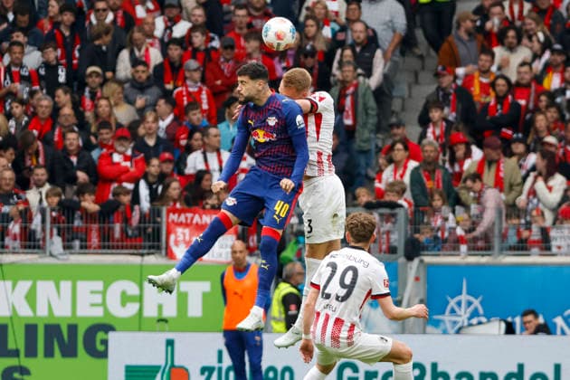 Romulo Cardoso (RB Leipzig, 40) und Philipp Lienhart (SC Freiburg, 03) beim Kopfballduell , Deutschland, Fussball, 1. Bundesliga, 34.Spieltag, 2025 2026, SC Freiburg vs. RB Leipzig, 16.05.2026, Freiburg im Breisgau Europa-Park Stadion Baden-Württemberg Deutschland Copyright: xGrantxHubbsx