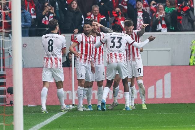 Torjubel SC Freiburg beim 4:1 durch Derry Scherhant (SC Freiburg, 07) , Deutschland, Fussball, 1. Bundesliga, 34.Spieltag, 2025 2026, SC Freiburg vs. RB Leipzig, 16.05.2026, Freiburg im Breisgau Europa-Park Stadion Baden-Württemberg Deutschland Copyright: xGrantxHubbsx
