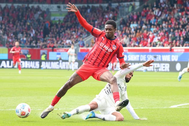 16.05.2026, xrekx, Fussball 1.Bundesliga, 1.FC Heidenheim - FSV Mainz 05 v.l. Christian Conteh (1.FC Heidenheim 1846) Phillipp Mwene (1.FSV Mainz 05) Zweikampf, Aktion, action, battle for the ball (DFL DFB REGULATIONS PROHIBIT ANY USE OF PHOTOGRAPHS as IMAGE SEQUENCES and or QUASI-VIDEO) Heidenheim