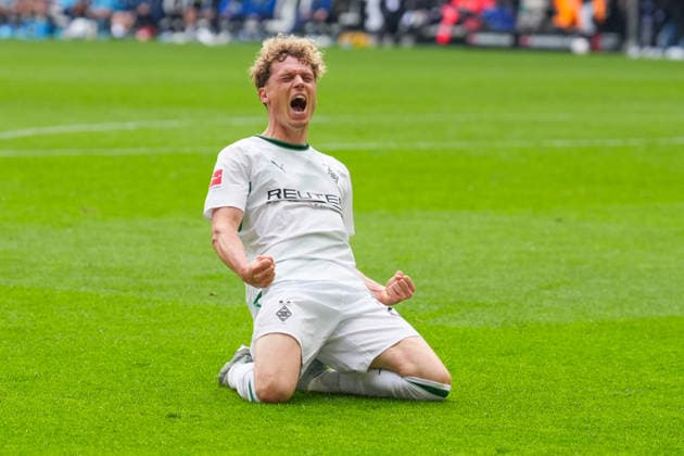 16.05.2026, xydrx, Herren, Fußball, 1.Bundesliga, Borussia Mönchengladbach - TSG 1899 Hoffenheim, Saison 2025 2026, Borussia-Park: Torjubel nach dem Tor zum 4:0 für Borussia Mönchengladbach durch Torschütze Robin Hack (Borussia Mönchengladbach, 25) DFB regulations prohibit any use of photographs as image sequences and or quasi-video. Copyright: HMBxMedia YannisxDreimann