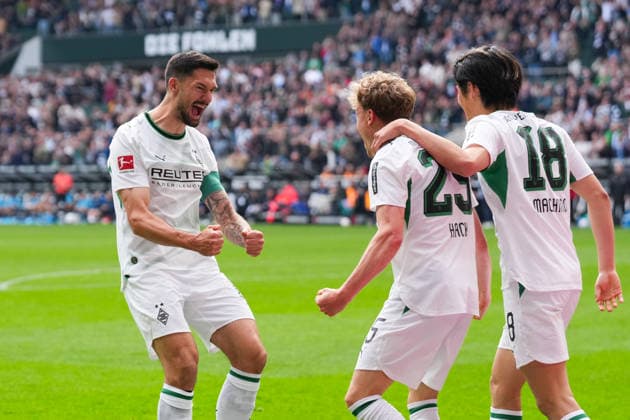 16.05.2026, xydrx, Herren, Fußball, 1.Bundesliga, Borussia Mönchengladbach - TSG 1899 Hoffenheim, Saison 2025 2026, Borussia-Park: Torjubel nach dem Tor zum 4:0 für Borussia Mönchengladbach durch Torschütze Robin Hack (Borussia Mönchengladbach, 25) zusammen mit Tim Kleindienst (Borussia Mönchengladbach, 11) und Shuto Machino (Borussia Mönchengladbach, 18) DFB regulations prohibit any use of photographs as image sequences and or quasi-video. Copyright: HMBxMedia YannisxDreimann