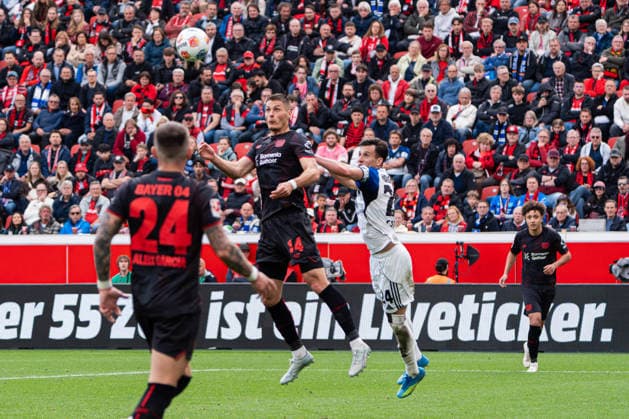 Leverkusen, Deutschland 16. Mai 2026: 1. BL - 2025 2026 - Sp. 34 - Bayer 04 Leverkusen gegen Hamburger SV Im Bild: v. li. im Zweikampf Patrik Schick (LEV) und Nicolas Capaldo (HSV) DFL DFB regulations prohibit any use of photographs as image sequences and or quasi-video BayArena Nordrhein Westfalen Copyright: xFotostandx xKruczynskix