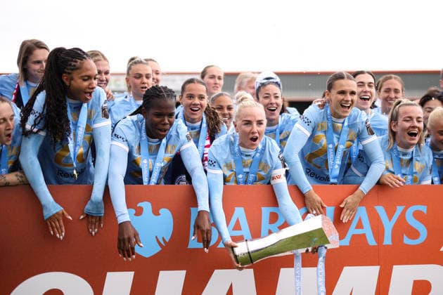 West Ham United v Manchester City WSL 16 May 2026, London - Women s Super League - West Ham United v Manchester City - Alex Greenwood of Manchester City and her team mates lift the WSL trophy - Photo: Jacques Feeney Offside. London UK Copyright: xJacquesxFeeneyx xOffsidexOffside