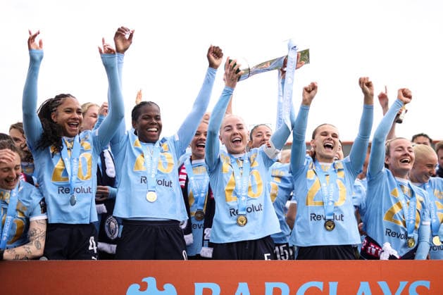 West Ham United v Manchester City WSL 16 May 2026, London - Women s Super League - West Ham United v Manchester City - Alex Greenwood of Manchester City and her team mates lift the WSL trophy - Photo: Jacques Feeney Offside. London UK Copyright: xJacquesxFeeneyx xOffsidexOffside