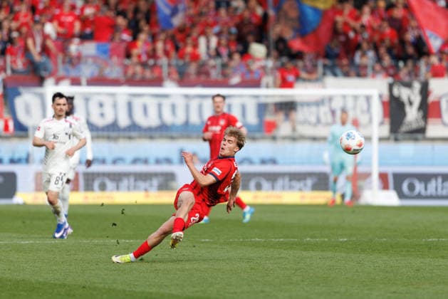 Hennes Behrens (26, 1.FC Heidenheim) beim Spiel zwischen 1.FC Heidenheim v 1.FSV Mainz 05, Fußball, Herren, Bundesliga, 2025 2026, 34.Spieltag am 16.05.2026 in Heidenheim, Voith-Arena. DFL and DFB regulations prohibit any use of photographs as image sequences and or quasi-video. Baden-Württemberg Deutschland