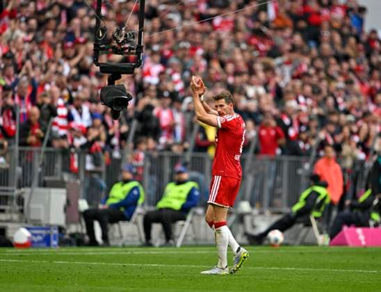 16.05.2026, Fussball Bundesliga 2025 2026, 34.Spieltag, FC Bayern München - 1.FC Köln, in der Allianz-Arena München, Leon Goretzka (FC Bayern München) geht aus dem Spiel