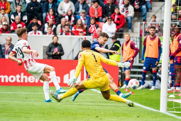 16.05.2026, xdaymx, Fussball 1.Bundesliga, SC Freiburg - RB Leipzig. Torschuss von Baumgartner, Christoph (RB Leipzig), Noah Atubolu (SC Freiburg) wäre jedoch zur Stelle gewesen (DFL DFB REGULATIONS PROHIBIT ANY USE OF PHOTOGRAPHS as IMAGE SEQUENCES and or QUASI-VIDEO) Freiburg