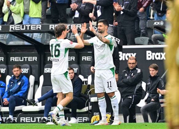 16.05.2026; Moenchengladbach; Fussball, Herren, Saison 2025 2026, Borussia Moenchengladbach vs. TSG 1899 Hoffenheim Einwechslung Tim Kleindienst (Gladbach, re.) Er kommt fuer Philipp Sander (Gladbach, li.) DFL regulations prohibit any use of photographs as image sequences and or quasi-video. Borussia-Park NRW Deutschland