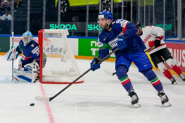 FRIBOURG, SWITZERLAND - MAY 16: Dylan Di Perna of Italy in action during the 2026 IIHF Ice hockey, Eishockey World Championship, WM, Weltmeisterschaft Switzerland game between Italy and Canada at BCF Arena on May 16, 2026 in Fribourg, Fribourg. Fribourg BCF Arena Fribourg Switzerland Copyright: xJustPictures.ch JarixPestelaccix jp-en-EuSpIm-JP6_JAR_Italy_Canada_16May2026_00034