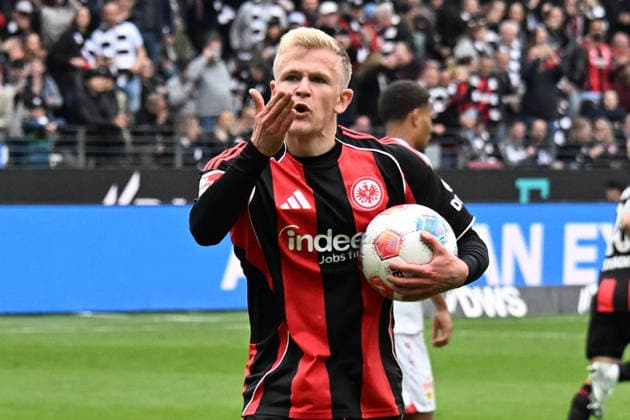 16.05.2026, xsltx, Fussball 1.Bundesliga, Eintracht Frankfurt - VfB Stuttgart v.l. Torjubel nach dem Tor zum celebrating the goal celebrate 1:2 durch Jonathan Jonny Burkardt (Eintracht Frankfurt) (DFL DFB REGULATIONS PROHIBIT ANY USE OF PHOTOGRAPHS as IMAGE SEQUENCES and or QUASI-VIDEO) Frankfurt am Main