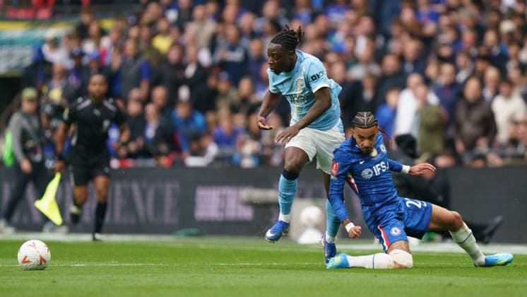 Chelsea v Manchester City, Emirates FA Cup Final JÃ rÃ my Doku of Manchester City under pressure from Malo Gusto of Chelsea during the Chelsea v Manchester City Emirates FA Cup Final match at Wembley Stadium, London, England on 16 May 2026 Credit: Dylan Hepworth Every Second Media Editorial use only. All images are copyright Every Second Media Limited. No images may be reproduced without prior permission. Copyright: xIMAGO EveryxSecondxMediax ESM-1997-0061 DylanxHepworthx xEveryxSecondxMediax