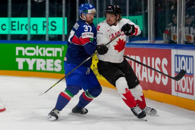 FRIBOURG, SWITZERLAND - MAY 16: Phil Pietroniro of Italy L) against Robert Thomas of Canada R) during the 2026 IIHF Ice hockey, Eishockey World Championship, WM, Weltmeisterschaft Switzerland game between Italy and Canada at BCF Arena on May 16, 2026 in Fribourg, Fribourg. Fribourg BCF Arena Fribourg Switzerland Copyright: xJustPictures.ch JarixPestelaccix jp-en-EuSpIm-JP6_JAR_Italy_Canada_16May2026_00030