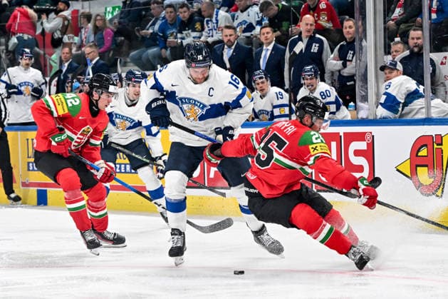 ZURICH, SWITZERLAND - MAY 16: Aleksander Barkov of Finland in action against Gabor Tornyai of Hungary R) during the 2026 IIHF Ice hockey, Eishockey World Championship, WM, Weltmeisterschaft Switzerland game between Hungary and Finland at Swiss Life Arena on May 16, 2026 in Zurich, Zurich. Zurich Swiss Life Arena Zurich Switzerland Copyright: xJustPictures.ch AndreaxBrancax jp-en-EuSpIm-JP7_ANB_Hun_Fin_16052026_3134