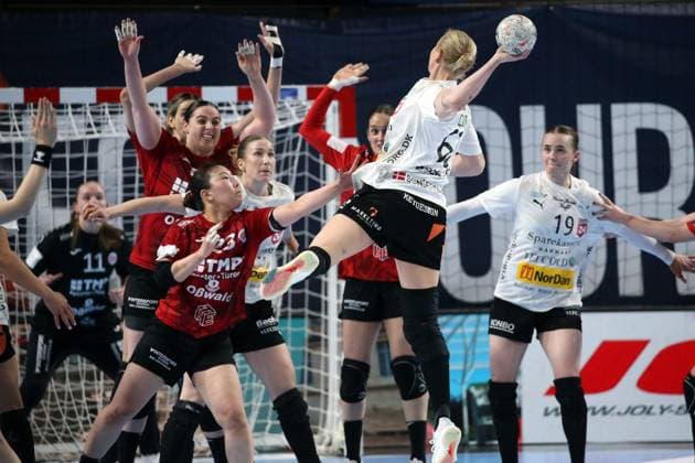 handball, ehf european league, 1 2 finale, thuringer - viborg NICOLAS GOISQUE MAXPPP - 16-5-2026, 15h00, handball, ehf european league, 1 2 finale, thuringer hc - viborg hk, toute la hargne de la défense de thuringer face à la tireuse de viborg  Copyright: xMAXPPPxNICOLASxGOISQUEx GSQ202605166148 GSQ202605166148