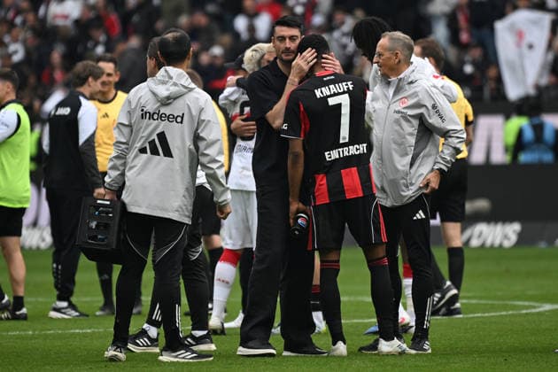 16.05.2026, xjhx, Fussball 1.Bundesliga, Eintracht Frankfurt - VfB Stuttgart v.l. Trainer Albert Riera (Eintracht Frankfurt) Ansgar Knauff (Eintracht Frankfurt) (DFL DFB REGULATIONS PROHIBIT ANY USE OF PHOTOGRAPHS as IMAGE SEQUENCES and or QUASI-VIDEO) Frankfurt am Main