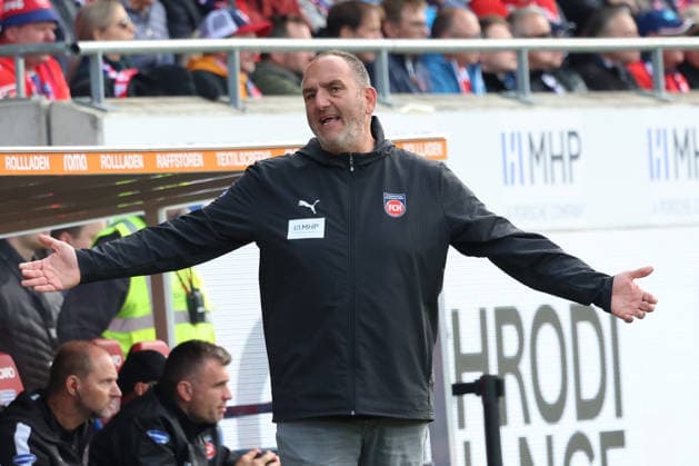 16.05.2026, xrekx, Fussball 1.Bundesliga, 1.FC Heidenheim - FSV Mainz 05 v.l. Frank Schmidt Trainer (1.FC Heidenheim 1846) gibt Anweisungen, gestikuliert, mit den Armen gestikulieren gives instructions, gesticulate (DFL DFB REGULATIONS PROHIBIT ANY USE OF PHOTOGRAPHS as IMAGE SEQUENCES and or QUASI-VIDEO) Heidenheim