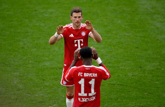 Fussball 1. Bundesliga Saison 2025 2026 34. Spieltag FC Bayern Muenchen - 1. FC Koeln 16.05.2026 Auswechslung Leon Goretzka (li, FC Bayern Muenchen) fuer Nicolas Jackson (re, FC Bayern Muenchen)