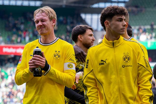 16.05.2026, 34. Spieltag in der 1. Fussball Bundesliga, SV Werder Bremen - Borussia Dortmund. v. l. Julian Brandt (Borussia Dortmund), Samuele Inacio (Borussia Dortmund). Bremen Weserstadion Bremen Deutschland xRHR-FOTO DEx Copyright: DennisxEwert RHR-FOTOx RHR-FOTO DE