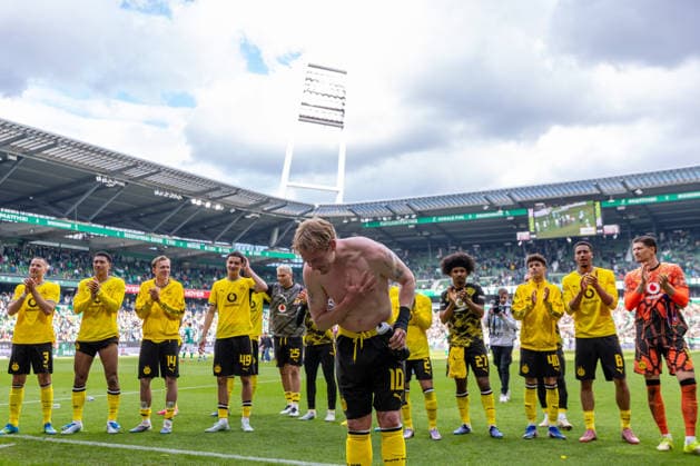 16.05.2026, 34. Spieltag in der 1. Fussball Bundesliga, SV Werder Bremen - Borussia Dortmund. Julian Brandt (Borussia Dortmund) bedankt und verabschiedet sich bei den Fans. Bremen Weserstadion Bremen Deutschland xRHR-FOTO DEx Copyright: DennisxEwert RHR-FOTOx RHR-FOTO DE