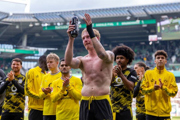 16.05.2026, 34. Spieltag in der 1. Fussball Bundesliga, SV Werder Bremen - Borussia Dortmund. Julian Brandt (Borussia Dortmund) bedankt und verabschiedet sich bei den Fans. Bremen Weserstadion Bremen Deutschland xRHR-FOTO DEx Copyright: DennisxEwert RHR-FOTOx RHR-FOTO DE