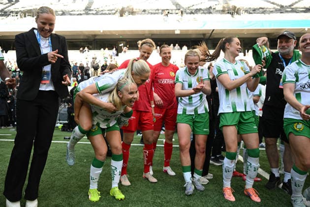 260516 Hammarbys Alice Carlsson och Stina Lennartsson jublar efter finalen i Svenska Cupen mellan Hammarby och Häcken den 16 maj 2026 i Stockholm. Copyright: MAXIMxTHORE BB260516MT066