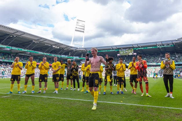 16.05.2026, 34. Spieltag in der 1. Fussball Bundesliga, SV Werder Bremen - Borussia Dortmund. Julian Brandt (Borussia Dortmund) bedankt und verabschiedet sich bei den Fans. Bremen Weserstadion Bremen Deutschland xRHR-FOTO DEx Copyright: DennisxEwert RHR-FOTOx RHR-FOTO DE