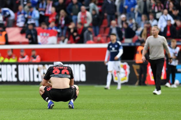 Alejandro Grimaldo (Bayer 04 Leverkusen) enttaeuscht waehrend des Spiels der Bundesliga zwischen Bayer 04 Leverkusen und dem Hamburger SV, BayArena am 16. May 2026 in Leverkusen, Deutschland. (Foto von Ralf Treese DeFodi Images) +++ Alejandro Grimaldo (Bayer 04 Leverkusen) looks dejected during the Bundesliga match between Bayer 04 Leverkusen and Hamburger SV at BayArena on May 16, 2026 in Leverkusen, Germany. (Photo by Ralf Treese DeFodi Images) DFL regulations prohibit any use of photographs as image sequences and or quasi-video. (Photo by Ralf Treese DeFodi Images) -