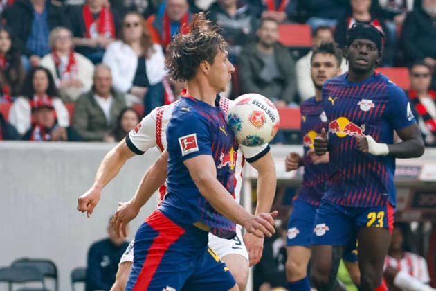 Willi Orban (RB Leipzig, 04) am Ball , Deutschland, Fussball, 1. Bundesliga, 34.Spieltag, 2025 2026, SC Freiburg vs. RB Leipzig, 16.05.2026, Freiburg im Breisgau Europa-Park Stadion Baden-Württemberg Deutschland Copyright: xGrantxHubbsx
