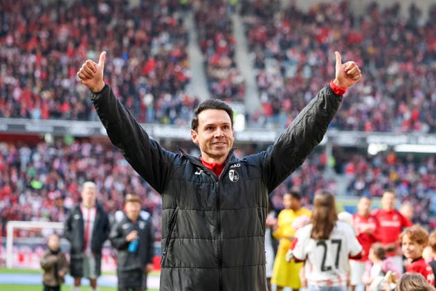 Nicolas Höfler, Hofler (SC Freiburg, 27) nach dem Spiel bei den Fans , Deutschland, Fussball, 1. Bundesliga, 34.Spieltag, 2025 2026, SC Freiburg vs. RB Leipzig, 16.05.2026, Freiburg im Breisgau Europa-Park Stadion Baden-Württemberg Deutschland Copyright: xGrantxHubbsx