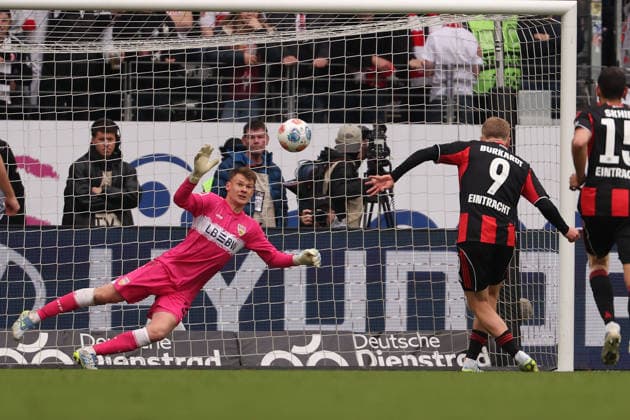 2026.05.16 xjfx Fussball 1. Bundesliga 34.Spieltag Eintracht Frankfurt - VFB Stuttgart v.l., goalkeeper Alexander Nuebel (VFB Stuttgart), Jonathan Burkardt (Eintracht Frankfurt) schiesst das Tor zum, scores the goal to 1:2 (DFL DFB REGULATIONS PROHIBIT ANY USE OF PHOTOGRAPHS as IMAGE SEQUENCES and or QUASI-VIDEO) Copyright: JoaquimxFerreira