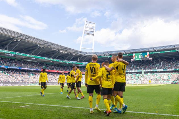 16.05.2026, 34. Spieltag in der 1. Fussball Bundesliga, SV Werder Bremen - Borussia Dortmund. Die Spieler des BVB bejubeln das Tor zum 0:2 durch Yan Couto (Borussia Dortmund). Bremen Weserstadion Bremen Deutschland xRHR-FOTO DEx Copyright: DennisxEwert RHR-FOTOx RHR-FOTO DE