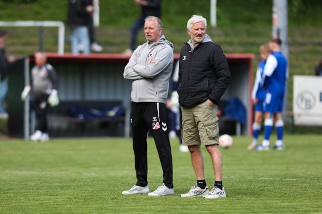 16.05.2026, Fussball, Herren, Regionalliga Nord, 34. Spieltag, Altona 93 - BSV Kickers Emden Trainer Andre Trulsen (links Altona 93)und Sportlicher Leiter Andreas Bergmann (Altona 93)