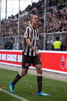 Fußball I Männer I Saison 2025-2026 I Bundesliga I FC St. Pauli - VfL Wolfsburg I 16.05.2026 Jackson Irvine (7, FC St. Pauli) Verlässt den Platz unter Tränen. Hamburg Millerntor-Stadion Niedersachsen Deutschland *** Soccer I Men I Season 2025 2026 I Bundesliga I FC St Pauli VfL Wolfsburg I 16 05 2026 Jackson Irvine 7, FC St Pauli Leaves the pitch in tears Hamburg Millerntor Stadium Lower Saxony Germany Copyright: xLobeca CedricxSiefkerx