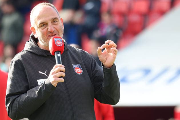 16.05.2026, xrekx, Fussball 1.Bundesliga, 1.FC Heidenheim - FSV Mainz 05 v.l. Frank Schmidt Trainer (1.FC Heidenheim 1846) Ansprache an die Fans bedankt bedanken sich bei den Fans, the player thanks the fans for their support (DFL DFB REGULATIONS PROHIBIT ANY USE OF PHOTOGRAPHS as IMAGE SEQUENCES and or QUASI-VIDEO) Heidenheim