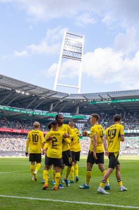 16.05.2026, 34. Spieltag in der 1. Fussball Bundesliga, SV Werder Bremen - Borussia Dortmund. Die Spieler des BVB bejubeln das Tor zum 0:2 durch Yan Couto (Borussia Dortmund). Bremen Weserstadion Bremen Deutschland xRHR-FOTO DEx Copyright: DennisxEwert RHR-FOTOx RHR-FOTO DE