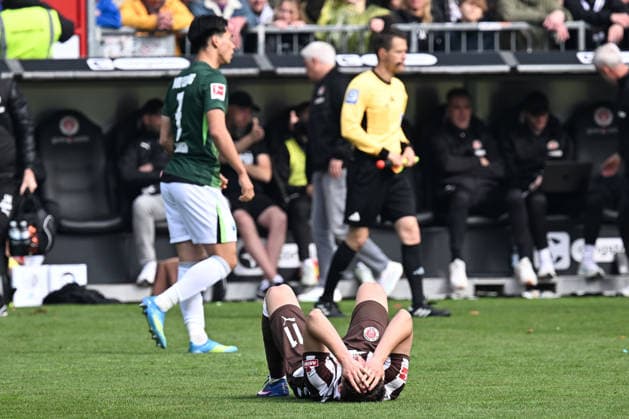 Frust bei Arkadiusz Pyrka (FC St Pauli 11), FC St Pauli - VFL Wolfsburg, Fussball, Bundesliga, DFL, 16.05.2026 DFB regulations prohibit any use of photographs as image sequences and or quasi-video Hamburg Hamburg Deutschland *** Frustration at Arkadiusz Pyrka FC St Pauli 11 , FC St Pauli VFL Wolfsburg, Football, Bundesliga, DFL, 16 05 2026 DFB regulations prohibit any use of photographs as image sequences and or quasi video Hamburg Hamburg Germany Copyright: xkolbert-press BurghardxSchreyerx