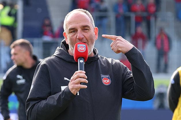 16.05.2026, xrekx, Fussball 1.Bundesliga, 1.FC Heidenheim - FSV Mainz 05 v.l. Frank Schmidt Trainer (1.FC Heidenheim 1846) Ansprache an die Fans bedankt bedanken sich bei den Fans, the player thanks the fans for their support (DFL DFB REGULATIONS PROHIBIT ANY USE OF PHOTOGRAPHS as IMAGE SEQUENCES and or QUASI-VIDEO) Heidenheim