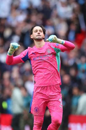 Chelsea v Manchester City - Emirates FA Cup Final James Trafford, goalkeeper of Manchester City celebrates after winning the Emirates FA Cup Final match between Chelsea and Manchester City on May 16, 2026 in London, England. WARNING! This Photograph May Only Be Used For Newspaper And Or Magazine Editorial Purposes. May Not Be Used For Publications Involving 1 player, 1 Club Or 1 Competition Without Written Authorisation From Football DataCo Ltd. For Any Queries, Please Contact Football DataCo Ltd on +44 (0) 207 864 9121 London Wembley Stadium England United Kingdom Copyright: xAllstarxPicturexLibraryxLtdx