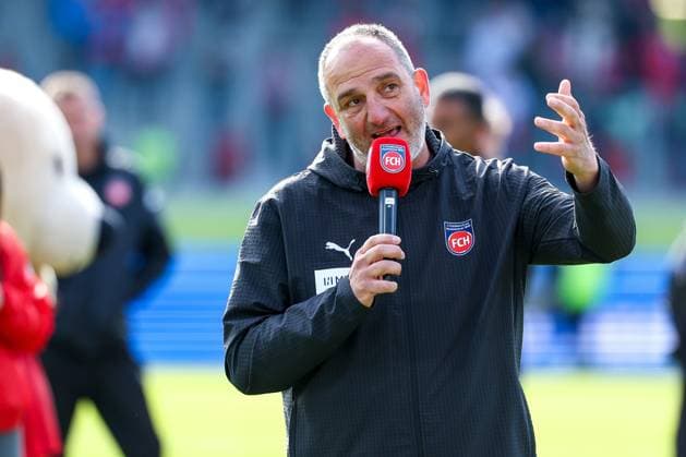 Cheftrainer Frank Schmidt (1FC Heidenheim 1846) bedankt sich trotz des Abstiegs bei den Fans mit einer flammenden Rede,, 1. FC Heidenheim vs. 1. FSV Mainz 05, Fussball, Maenner, Bundesliga, DFL, Saison 2025 2026, 34. Spieltag, Rueckrunde, 16.05.2026 DFB regulations prohibit any use of photographs as image sequences and or quasi-video Heidenheim Baden-Wuerttemberg Deutschland