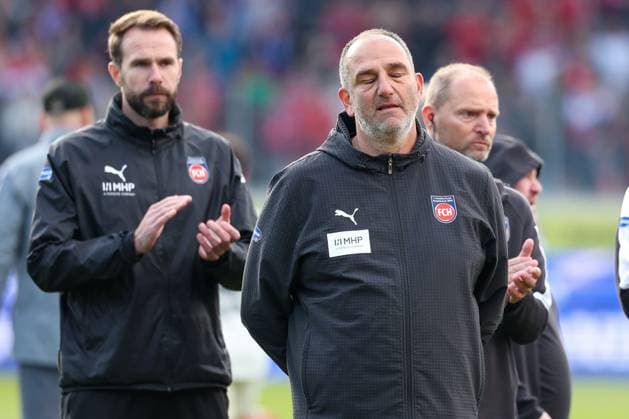 Enttaeuschung, Trauer bei Cheftrainer Frank Schmidt (1FC Heidenheim 1846) nach dem Abstieg, 1. FC Heidenheim vs. 1. FSV Mainz 05, Fussball, Maenner, Bundesliga, DFL, Saison 2025 2026, 34. Spieltag, Rueckrunde, 16.05.2026 DFB regulations prohibit any use of photographs as image sequences and or quasi-video Heidenheim Baden-Wuerttemberg Deutschland *** Disappointment, sadness at head coach Frank Schmidt 1FC Heidenheim 1846 after relegation, 1 FC Heidenheim vs 1 FSV Mainz 05, football, men, Bundesliga, DFL, season 2025 2026, 34 matchday, second round, 16 05 2026 DFB regulations prohibit any use of photographs as image sequences and or quasi video Heidenheim Baden Wuerttemberg Germany Copyright: xkolbert-press MartinxAgüerax