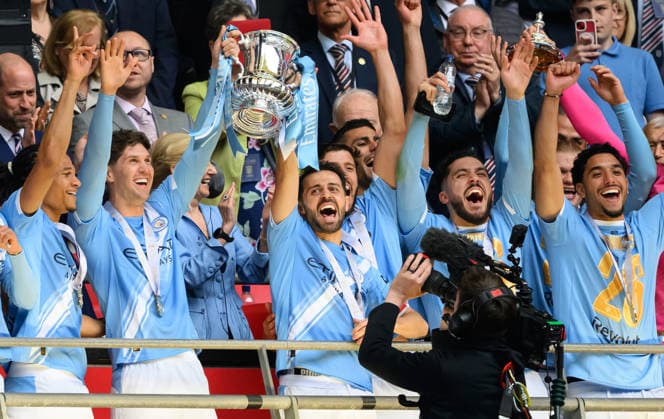 16 May 2026 - Chelsea v Manchester City - FA Cup Final - Wembley Stadium - London Chelsea v Manchester City - FA Cup Final - Wembley Stadium - London The Mancheter City team celebrate winning thr FA Cup. Picture : Mark Pain London England  Copyright: xMarkxPainx