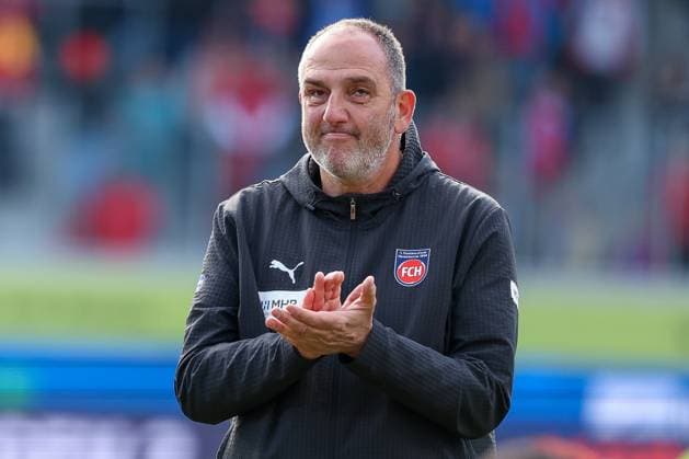 Cheftrainer Frank Schmidt (1FC Heidenheim 1846) enttaeuscht, bedankt sich den Fans, 1. FC Heidenheim vs. 1. FSV Mainz 05, Fussball, Maenner, Bundesliga, DFL, Saison 2025 2026, 34. Spieltag, Rueckrunde, 16.05.2026 DFB regulations prohibit any use of photographs as image sequences and or quasi-video Heidenheim Baden-Wuerttemberg Deutschland