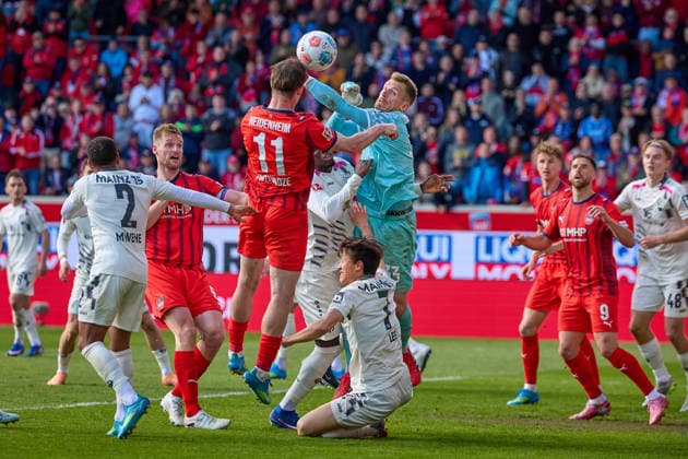Torchance Budu Zivzivadze (1. FC Heidenheim, 11)gegen Daniel Batz (1. FSV Mainz 05, 33) GER, 1. FC Heidenheimn vs. FSV Mainz 05, Fussball, Herren, 1. Bundesliga, 34. Spieltag, Spielzeit 2025 2026, 16.05.2026 DFL, DFB regulations prohibit any use of photographs as image sequences and or quasi-video GER, 1. FC Heidenheimn vs. FSV Mainz 05, Fussball, Herren, 1. Bundesliga, 34. Spieltag, Spielzeit 2025 2026, 16.05.2026 Heidenheim Copyright: xEibner-Pressefoto GeraldxOelze-dexStoppanyx EP_ODS