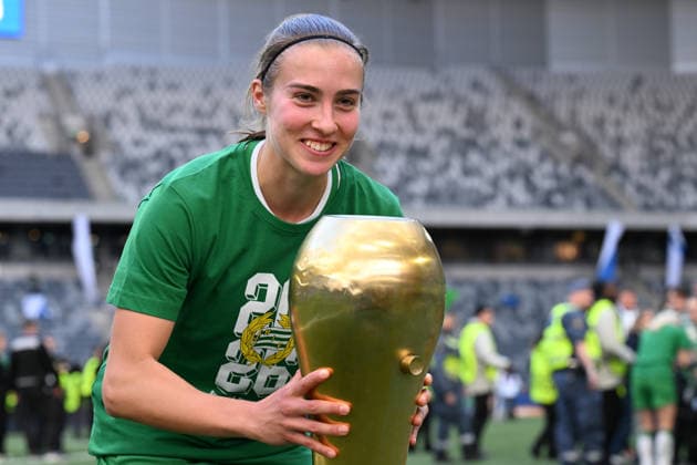 260516 Hammarbys Vilma Emilia Koivisto jublar med pokalen efter finalen i Svenska Cupen mellan Hammarby och Häcken den 16 maj 2026 i Stockholm. Copyright: EMMAxWALLSKOG BB260516EW114