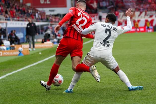 Arijon Ibrahimovic 22 (1FC Heidenheim 1846) und Phillipp Mwene 2 (1. FSV Mainz 05) in Aktion, 1. FC Heidenheim vs. 1. FSV Mainz 05, Fussball, Maenner, Bundesliga, DFL, Saison 2025 2026, 34. Spieltag, Rueckrunde, 16.05.2026 DFB regulations prohibit any use of photographs as image sequences and or quasi-video Heidenheim Baden-Wuerttemberg Deutschland