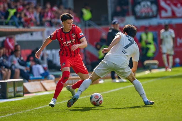 Zweikampf zwischen Mathias Honsak (1. FC Heidenheim, 17) und Jae-Sung Lee (1. FSV Mainz 05, 07) GER, 1. FC Heidenheimn vs. FSV Mainz 05, Fussball, Herren, 1. Bundesliga, 34. Spieltag, Spielzeit 2025 2026, 16.05.2026 DFL, DFB regulations prohibit any use of photographs as image sequences and or quasi-video GER, 1. FC Heidenheimn vs. FSV Mainz 05, Fussball, Herren, 1. Bundesliga, 34. Spieltag, Spielzeit 2025 2026, 16.05.2026 Heidenheim Copyright: xEibner-Pressefoto GeraldxOelze-dexStoppanyx EP_ODS