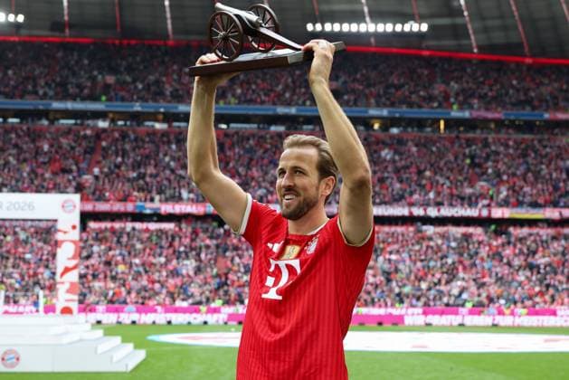 Harry Kane 9 (FC Bayern Muenchen) bekommt die Torjaegerkanone, FC Bayern Muenchen vs. 1. FC Koeln, Fussball, 1. Bundesliga, 34. Spieltag, 16.05.2026 DFL DFB regulations prohibit any use of photographs as image sequences and or quasi-video Muenchen Bayern Deutschland