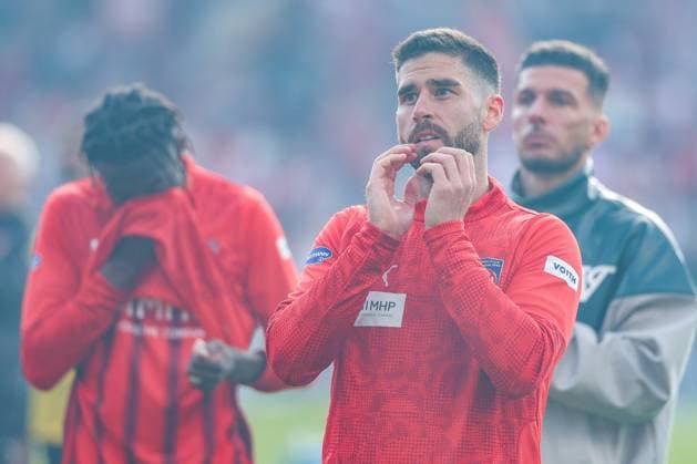 Enttaeuschung bei Omar Traore 23 (1FC Heidenheim 1846) und Stefan Schimmer 9 (1FC Heidenheim 1846) nach dem Abstieg, 1. FC Heidenheim vs. 1. FSV Mainz 05, Fussball, Maenner, Bundesliga, DFL, Saison 2025 2026, 34. Spieltag, Rueckrunde, 16.05.2026 DFB regulations prohibit any use of photographs as image sequences and or quasi-video Heidenheim Baden-Wuerttemberg Deutschland