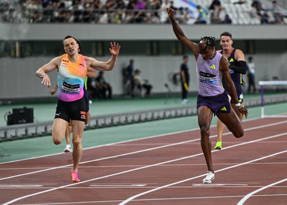 Wanda Diamond League 2026 - Shanghai Keqiao SHAOXING, CHINA - MAY 16: Alison dos Santos of Brazil (R) crosses the finish line ahead of Karsten Warholm (L) of Norway to win the men s 300m hurdles race during the Yangtze River Delta Athletics Diamond Gala, the Shanghai Keqiao leg and opening meeting of the 2026 Wanda Diamond League circuit, at the China Textile City Sports Center in Keqiao, Shaoxing, Zhejiang province, China, on May 16, 2026. Artur Widak Anadolu Shaoxing China. Editorial use only. Please get in touch for any other usage.  Copyright: x2026xAnadoluxArturxWidakx