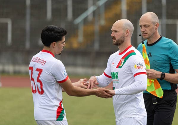 Einwechselung Hendrik Hofgärtner (FC Augsburg II 28) gegen Aris Isa Malaj (FC Augsburg II 33); FC Augsburg II vs. FC Memmingen, 34. Spieltag, Saison 2025-2026;